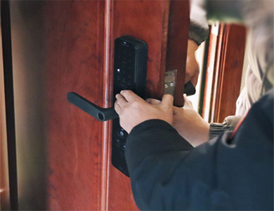 天山24小时上门开锁公司